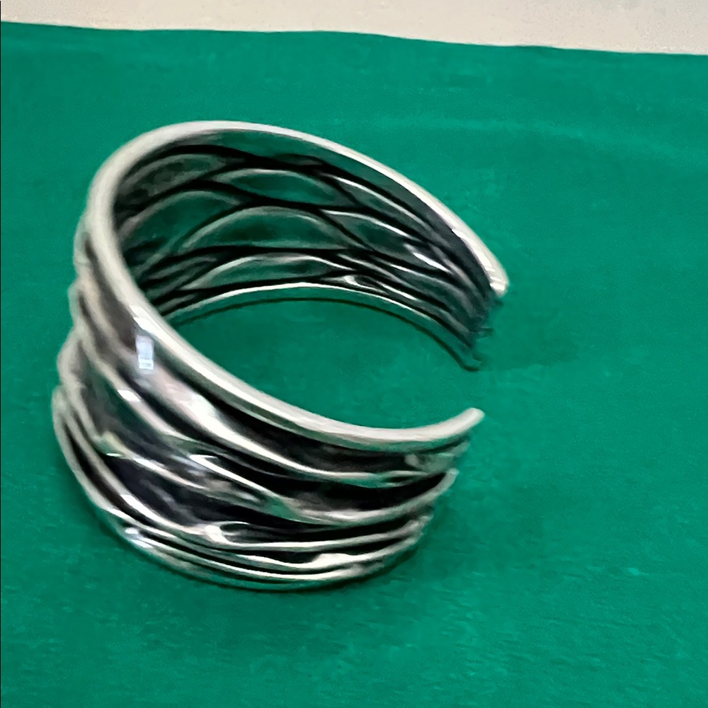 Elegant Silver Wave Bangle Bracelet - Picture 2 of 3